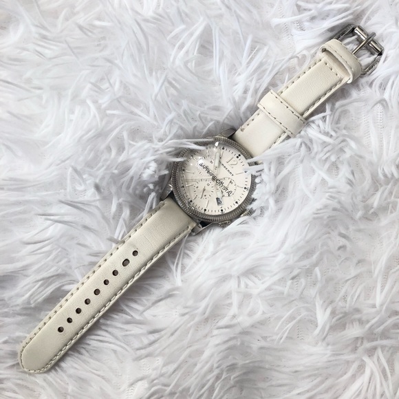 🚫SOLD🚫White Burberry Chronograph Watch White Leather - Picture 3 of 8